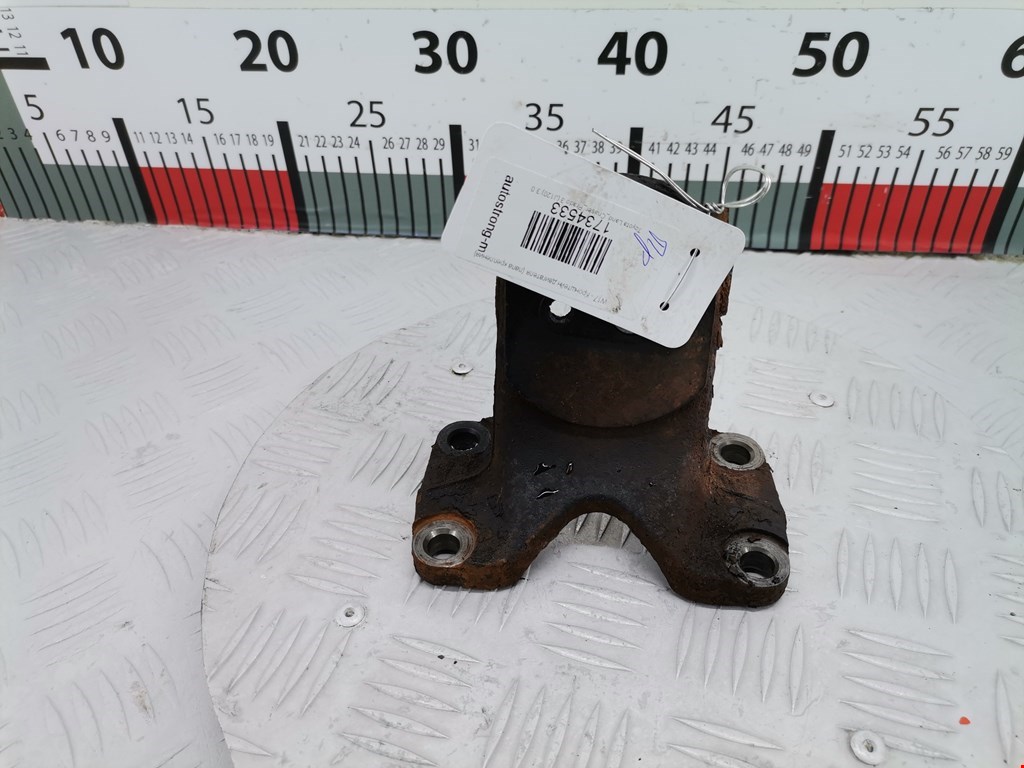 Кронштейн (крепление лапа) двигателя Toyota Land Cruiser Prado 3 (J120) (2002-2009)