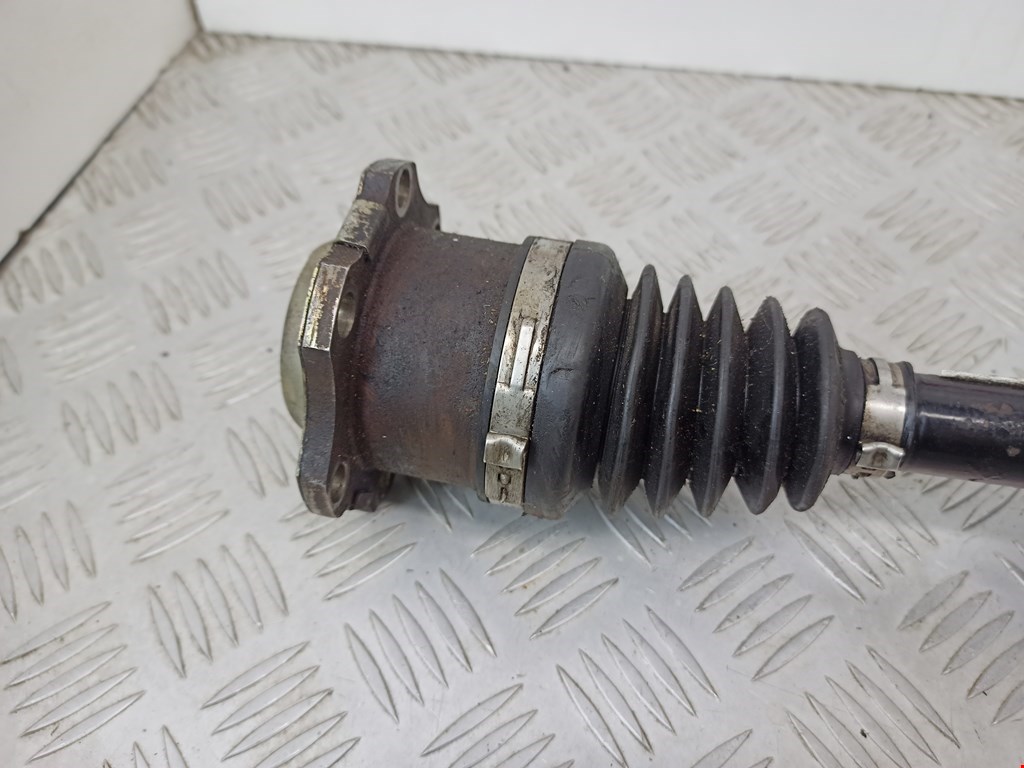 Полуось (привод, приводной вал) передняя левая VOLKSWAGEN Polo IV 2001-2009