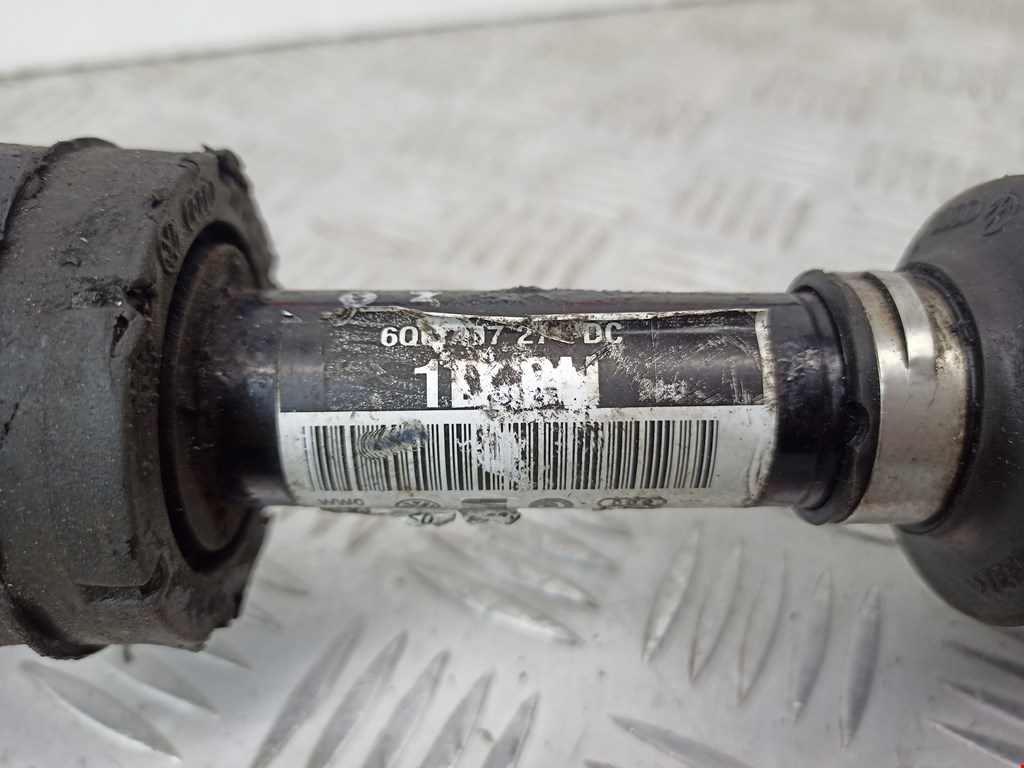 Полуось (привод, приводной вал) передняя левая VOLKSWAGEN Polo IV 2001-2009