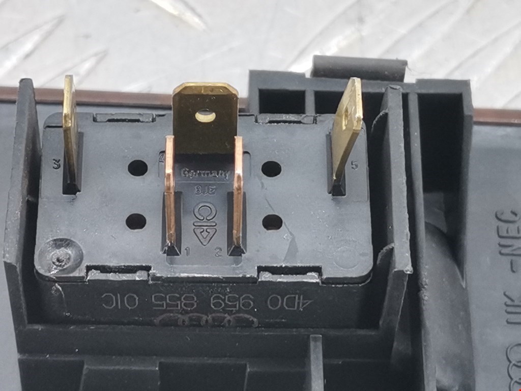 Кнопка стеклоподъемника AUDI A8 D2 1994-2002