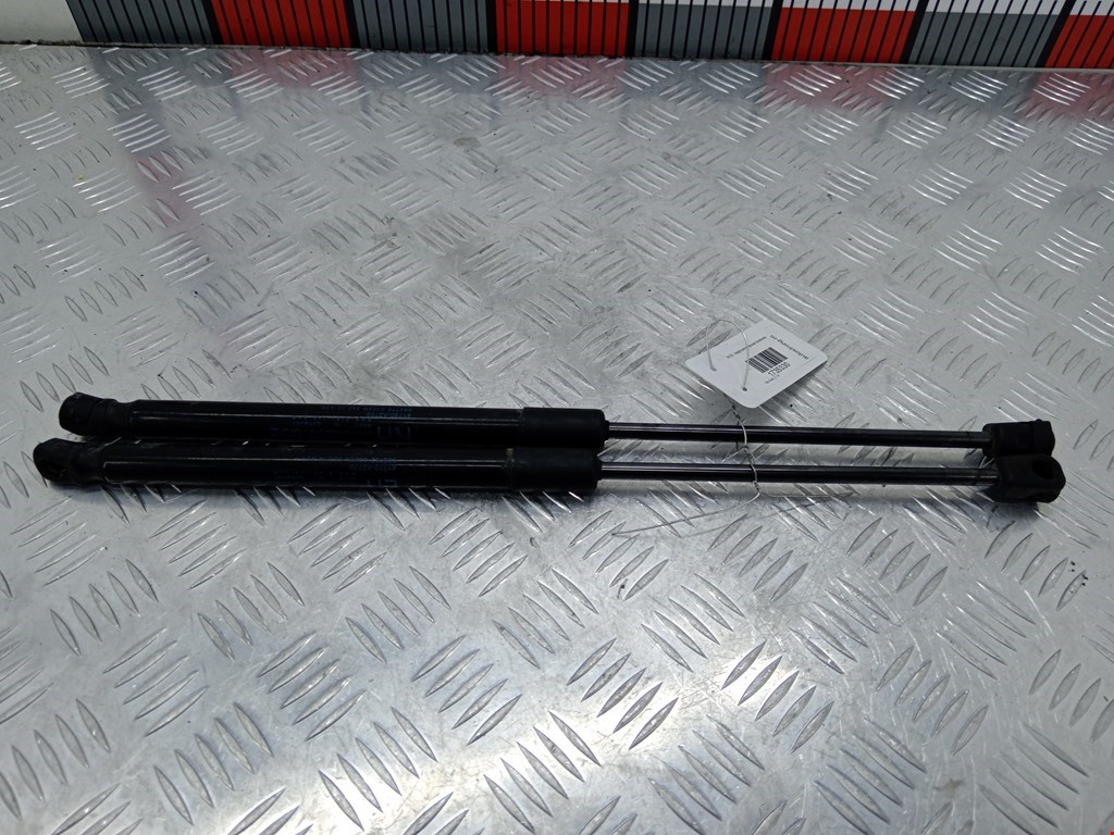 Амортизатор крышки (двери) багажника KIA Cee'd II 2012-2018