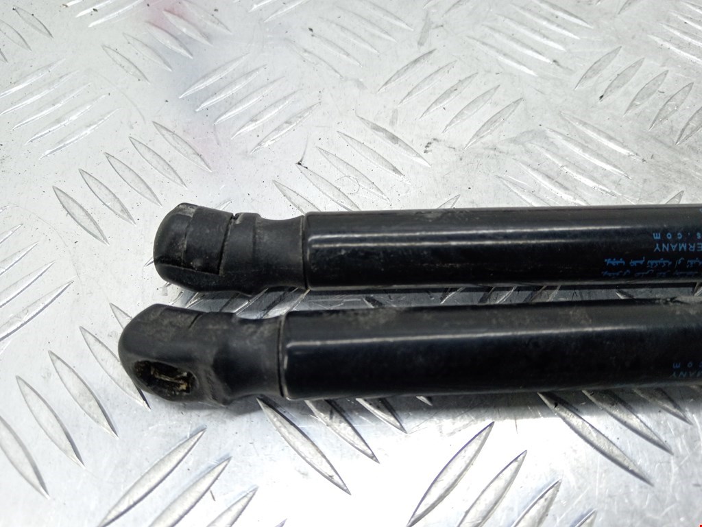 Амортизатор крышки (двери) багажника KIA Cee'd II 2012-2018