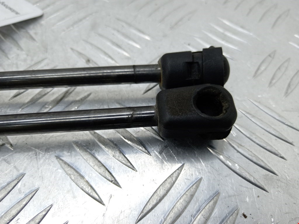 Амортизатор крышки (двери) багажника KIA Cee'd II 2012-2018