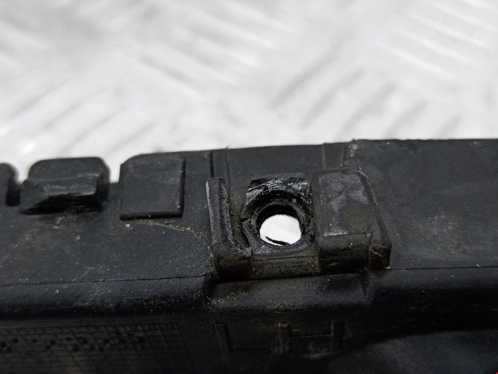 Кронштейн переднего бампера левый KIA Cee'd II 2012-2018