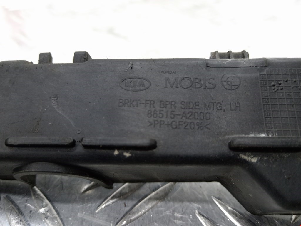 Кронштейн переднего бампера левый KIA Cee'd II 2012-2018