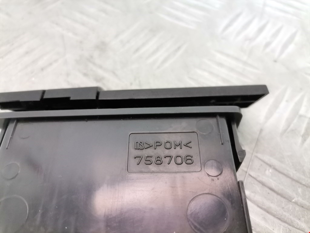 Кнопка аварийной сигнализации (аварийки) TOYOTA Prius II XW20 2003-2012