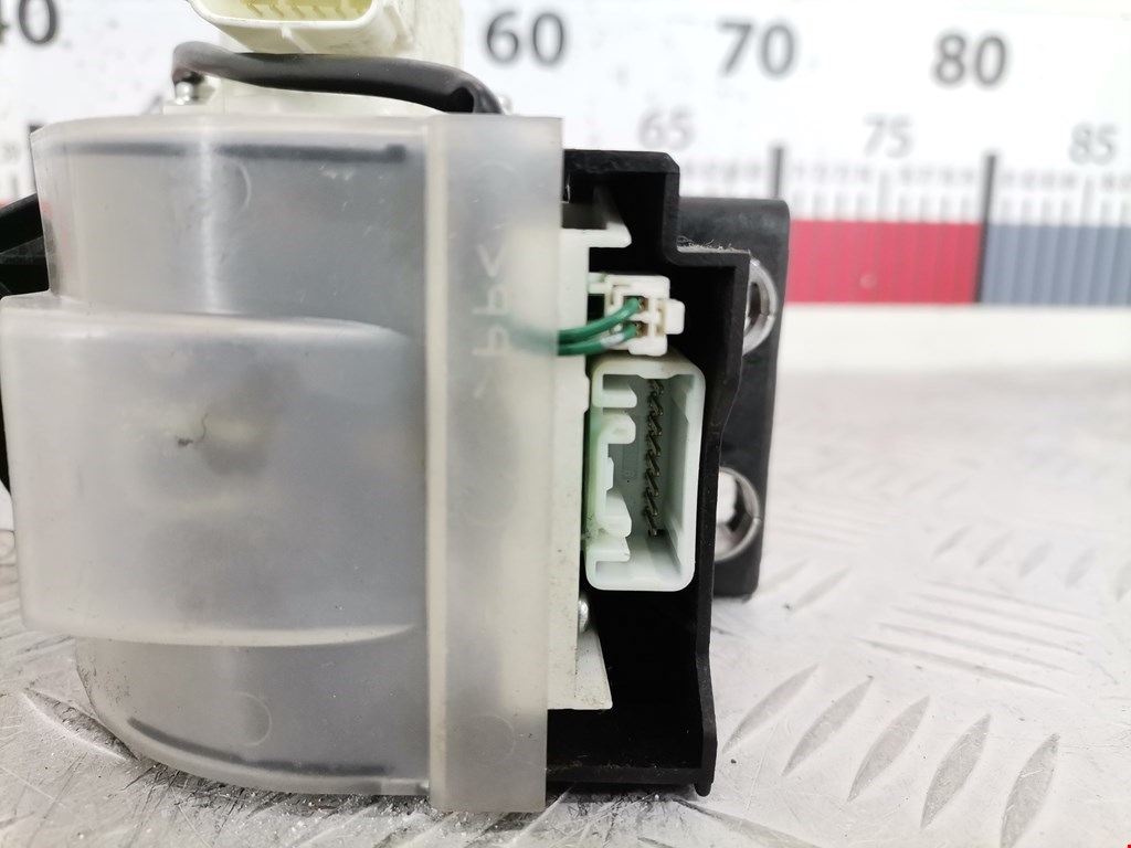 Кулиса (селектор) АКПП/МКПП в салоне TOYOTA Prius II XW20 2003-2012