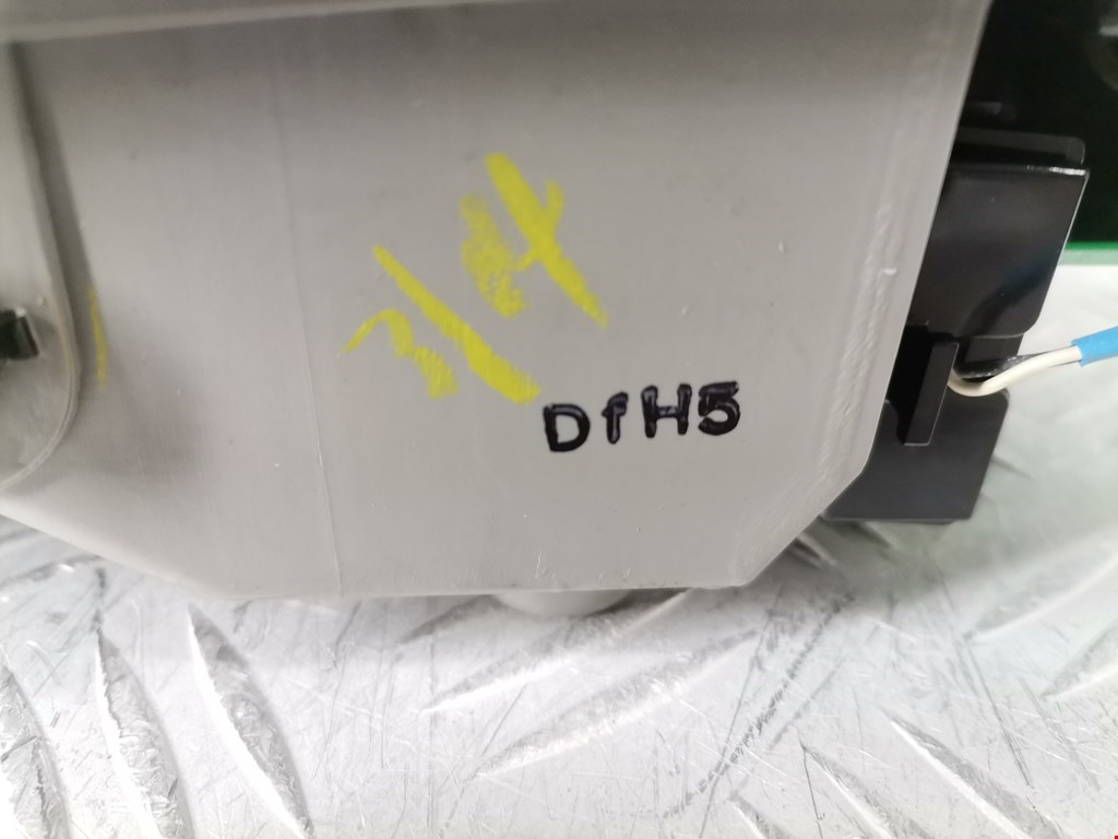 Плафон салонный (салона фонарь) TOYOTA Prius II XW20 2003-2012