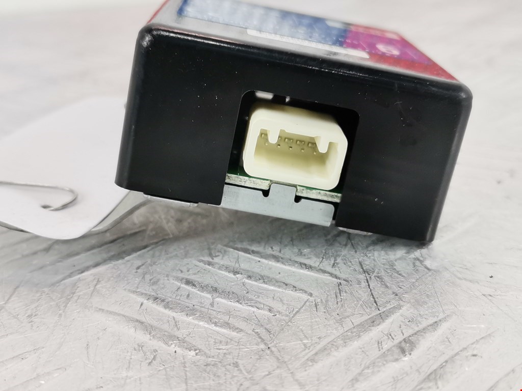 Блок управления центральным замком TOYOTA Prius II XW20 2003-2012