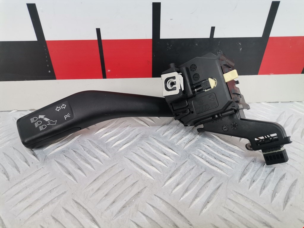 Переключатель поворотов (ближний дальний свет) Volkswagen Golf 5 (2003-2008)