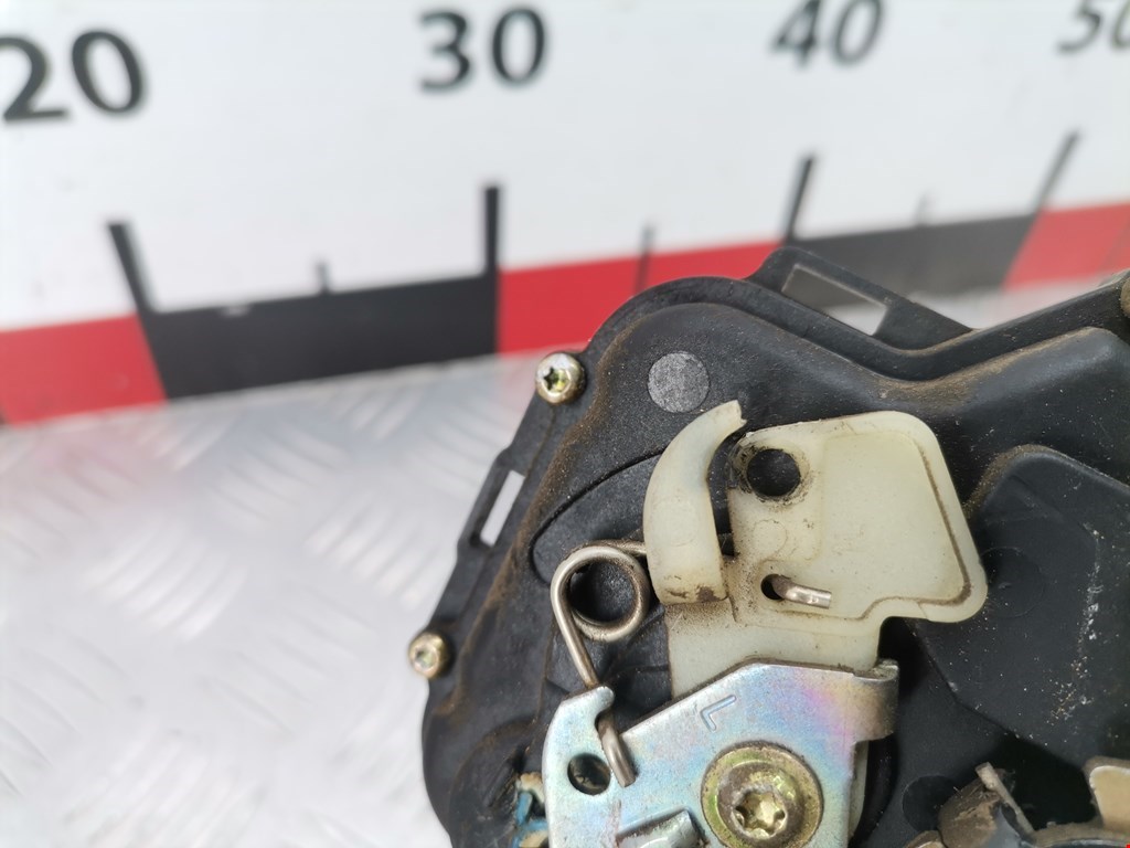 Замок двери передней левой VOLKSWAGEN Passat B5 1997-2005