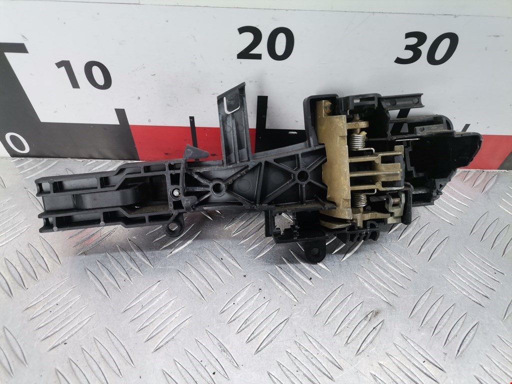 Ручка двери передней наружная правая BMW 1er E81\E87 2004-2011