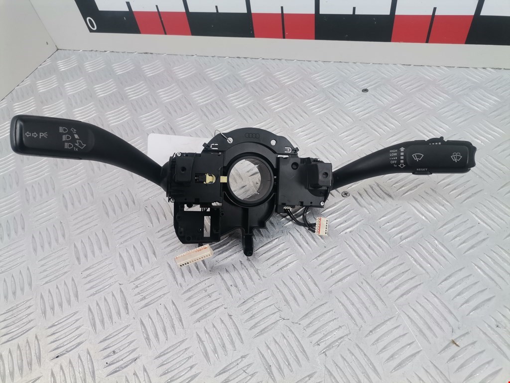 Переключатель поворотов и дворников (стрекоза) Audi A5 8T (2007-2016)