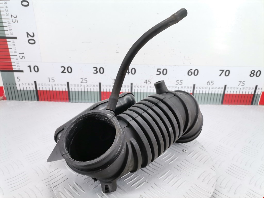 Патрубок воздушного фильтра MITSUBISHI Colt CJ 1995-2003