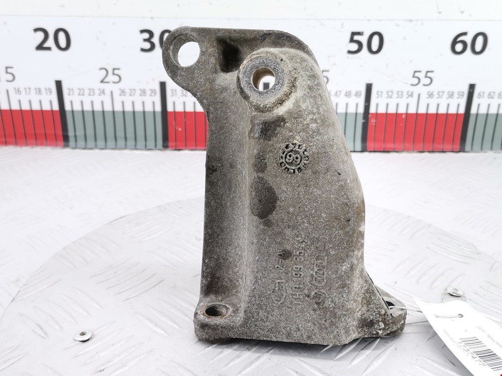 Кронштейн (крепление лапа) двигателя Volkswagen Polo 3 (1994-2002)