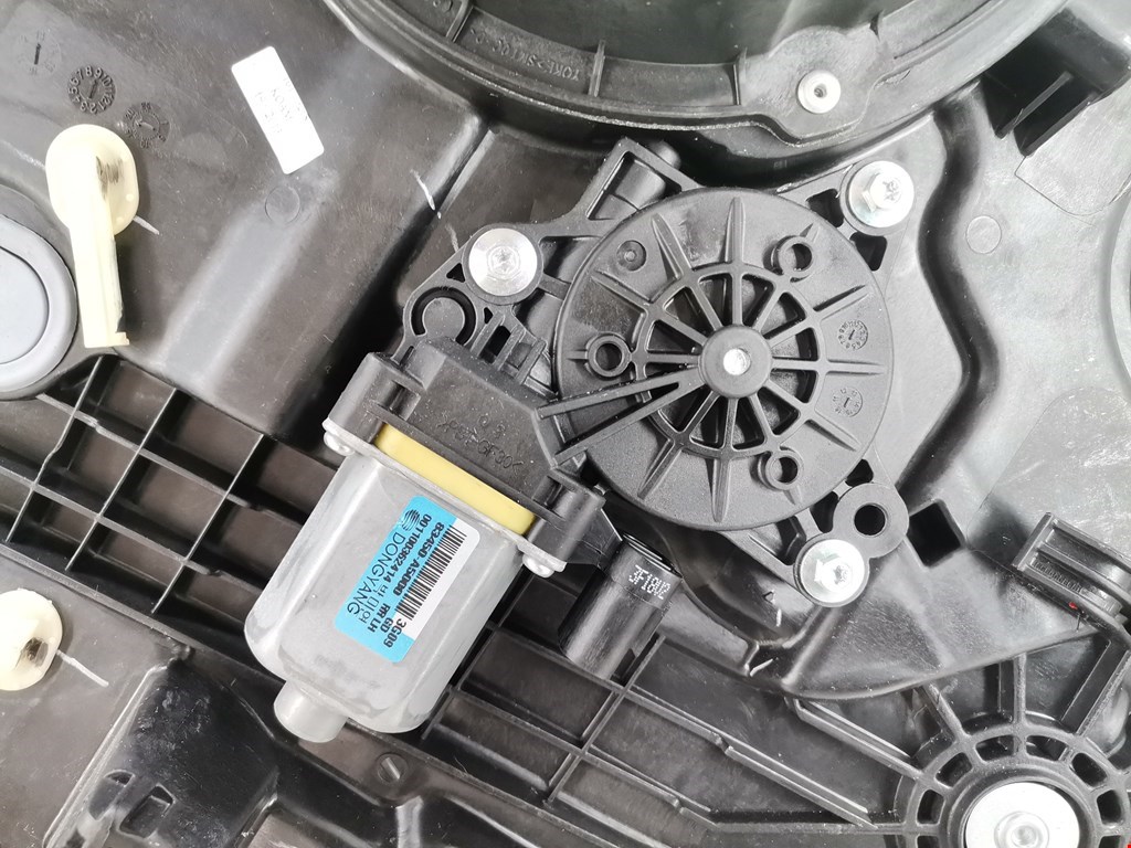 Стеклоподъемник задний левый HYUNDAI i30 2012-2017