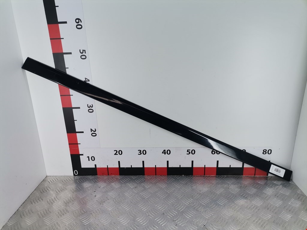 Накладка декоративная (молдинг) двери передней правой Audi A6 C5 (1997-2005)