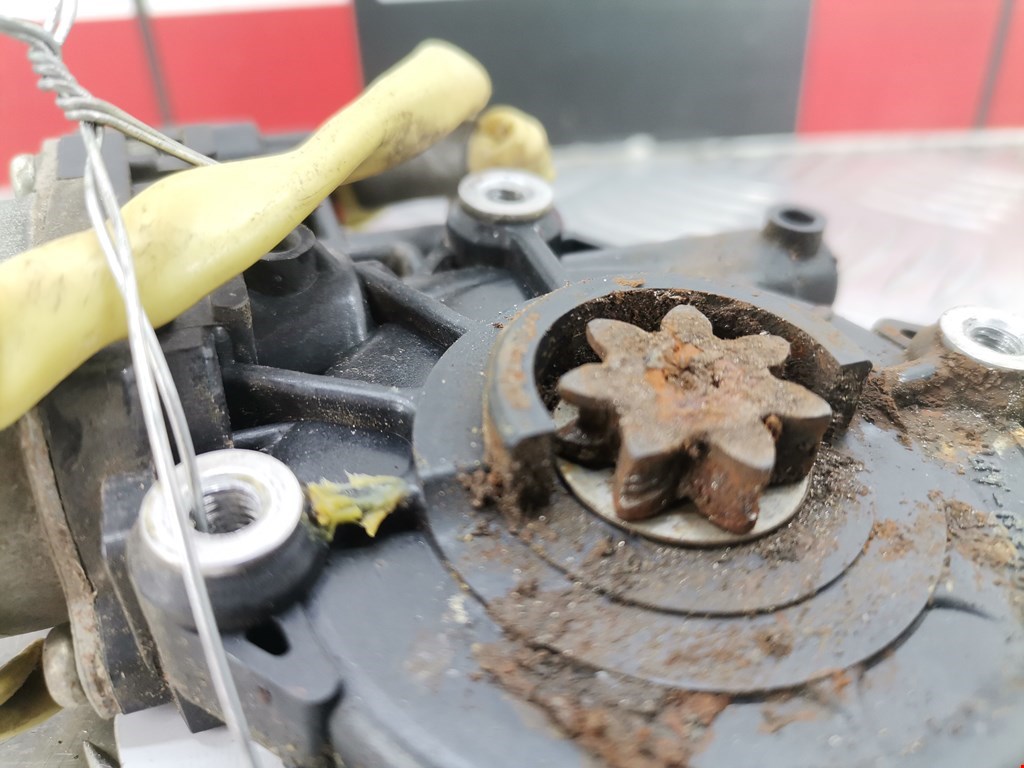 Моторчик (двигатель) стеклоподъемника FORD Ranger 2006-2012