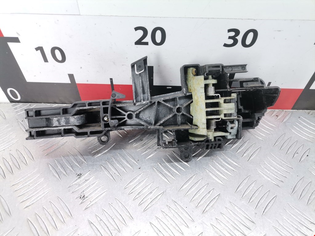 Ручка двери передней наружная правая BMW 1er E81\E87 2004-2011