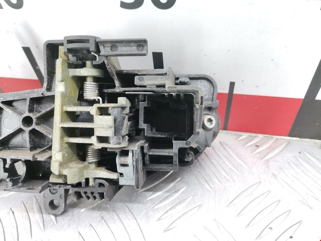 Ручка двери передней наружная правая BMW 1er E81\E87 2004-2011