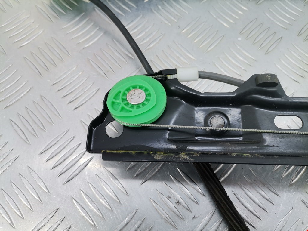 Стеклоподъемник передний правый BMW 1er E81\E87 2004-2011