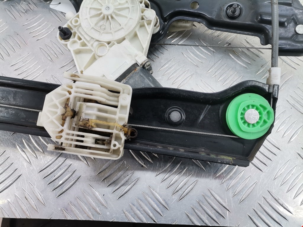 Стеклоподъемник передний правый BMW 1er E81\E87 2004-2011