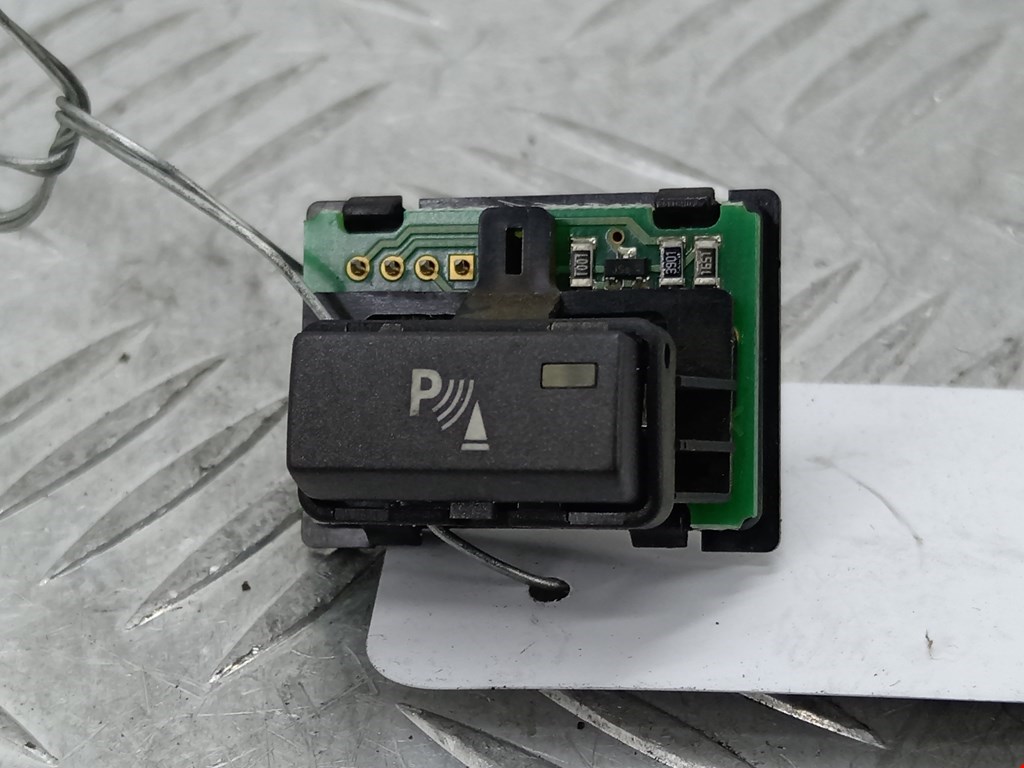 Кнопка парктроника BMW 7-Series (E65/E66) (2001-2008)