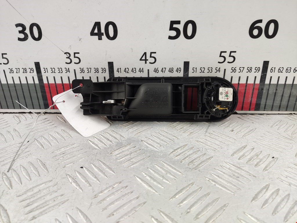 Ручка дверная задняя внутренняя левая VOLKSWAGEN Golf IV 1997-2003