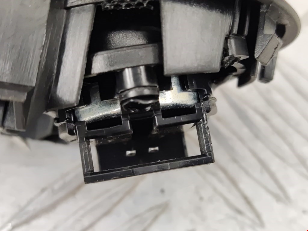 Ручка дверная задняя внутренняя левая VOLKSWAGEN Golf IV 1997-2003