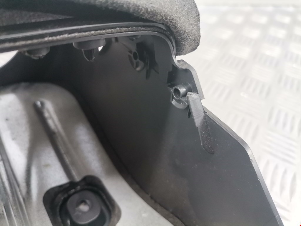 Кожух рулевой колонки SKODA Rapid 2012-2020