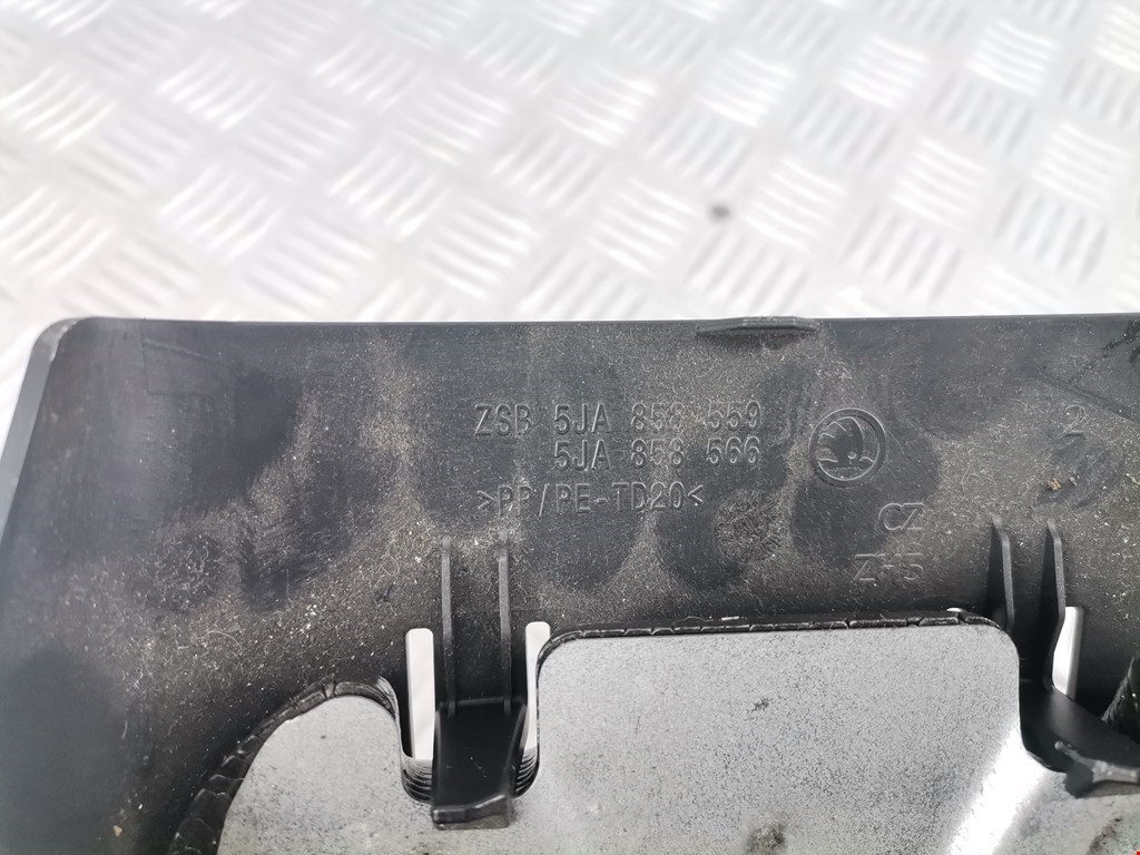 Кожух рулевой колонки SKODA Rapid 2012-2020