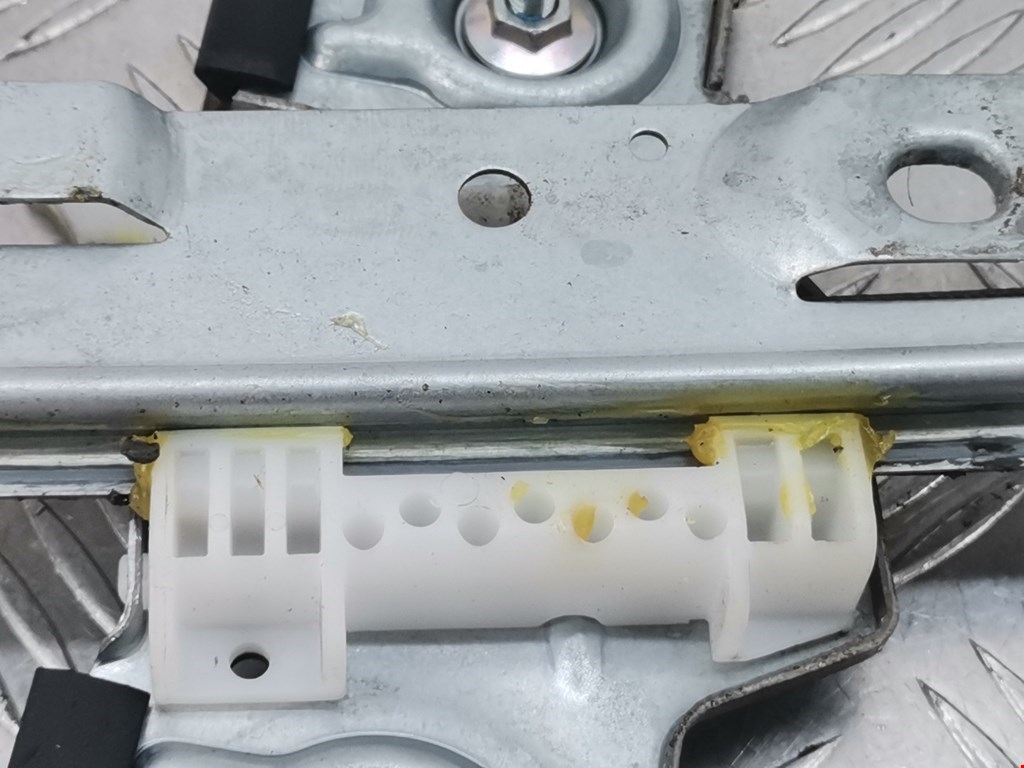 Стеклоподъемник задний левый FORD Fiesta 2008-2012