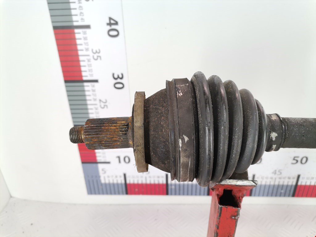 Полуось (привод, приводной вал) передняя левая VOLKSWAGEN Polo IV 2001-2009