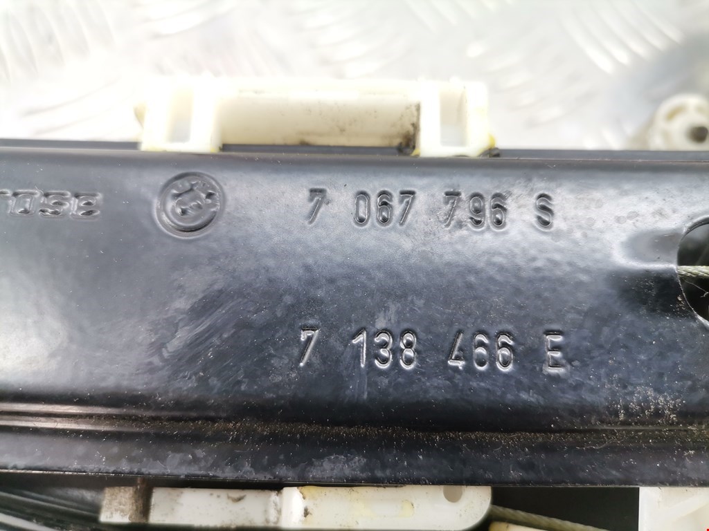 Стеклоподъемник передний правый BMW 1er E81\E87 2004-2011