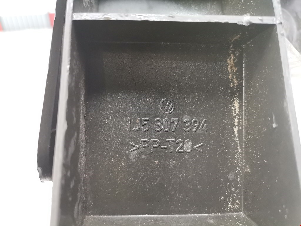 Кронштейн заднего бампера левый правый VOLKSWAGEN Bora 1998-2005