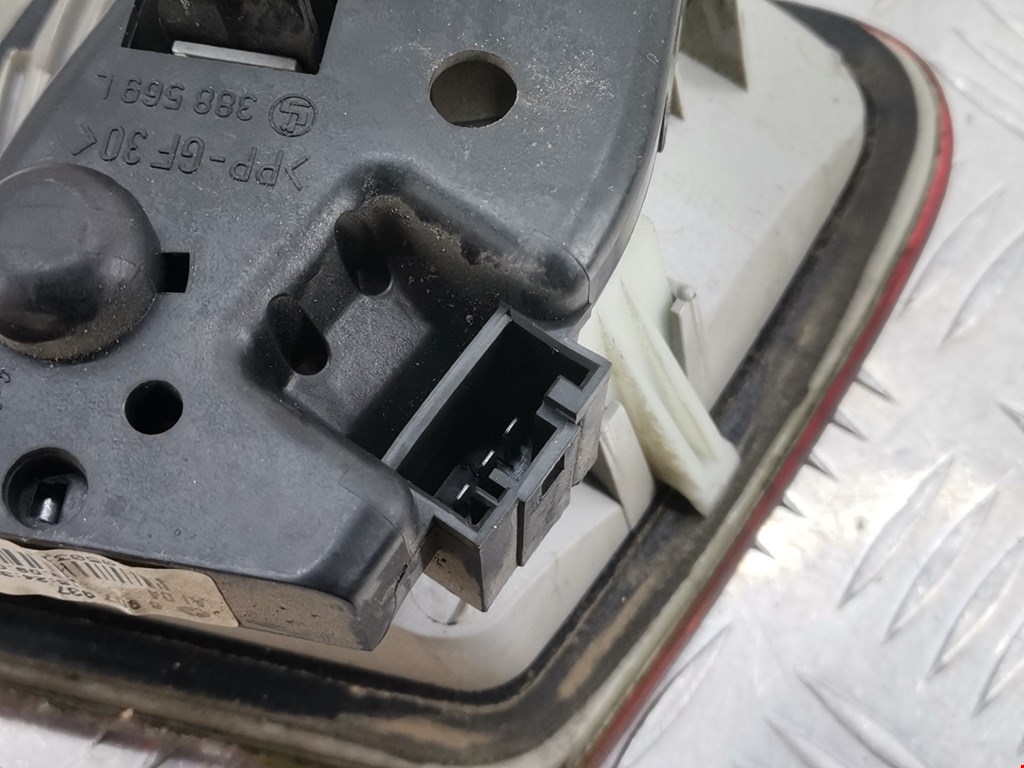 Фонарь задний внутренний левый BMW 3er E46 1998-2006