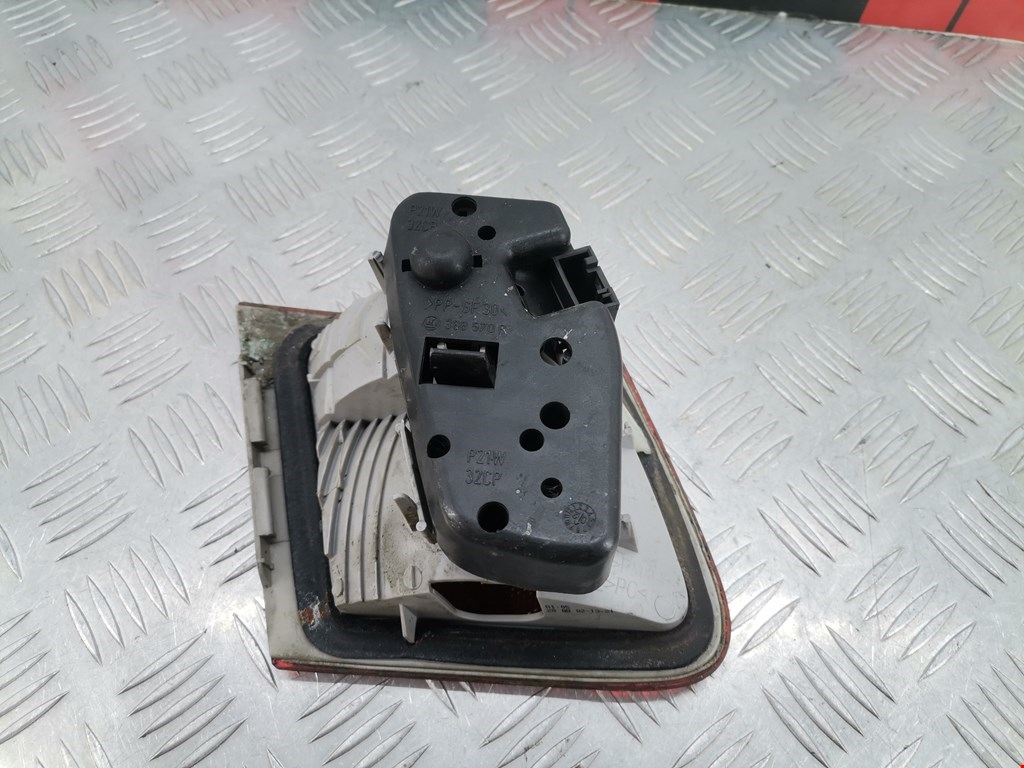 Фонарь задний внутренний правый BMW 3er E46 1998-2006