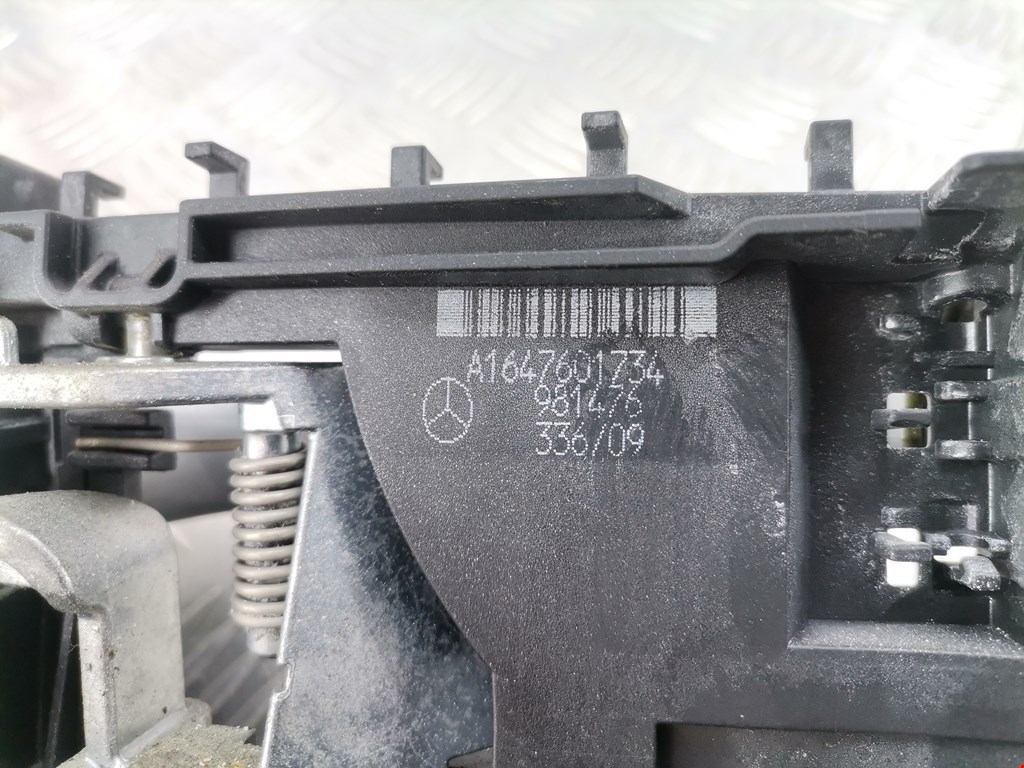 Ручка двери передней наружная левая MERCEDES-BENZ M-Class W164 ML 2005-2011