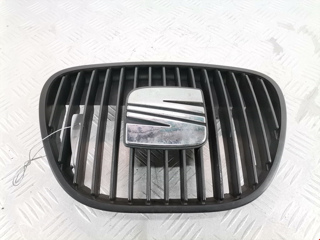 Решетка радиатора SEAT Ibiza 2002-2008