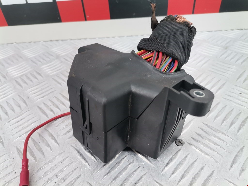 Датчик уровня в бачок омывателя VOLKSWAGEN Passat B7 2011-2015