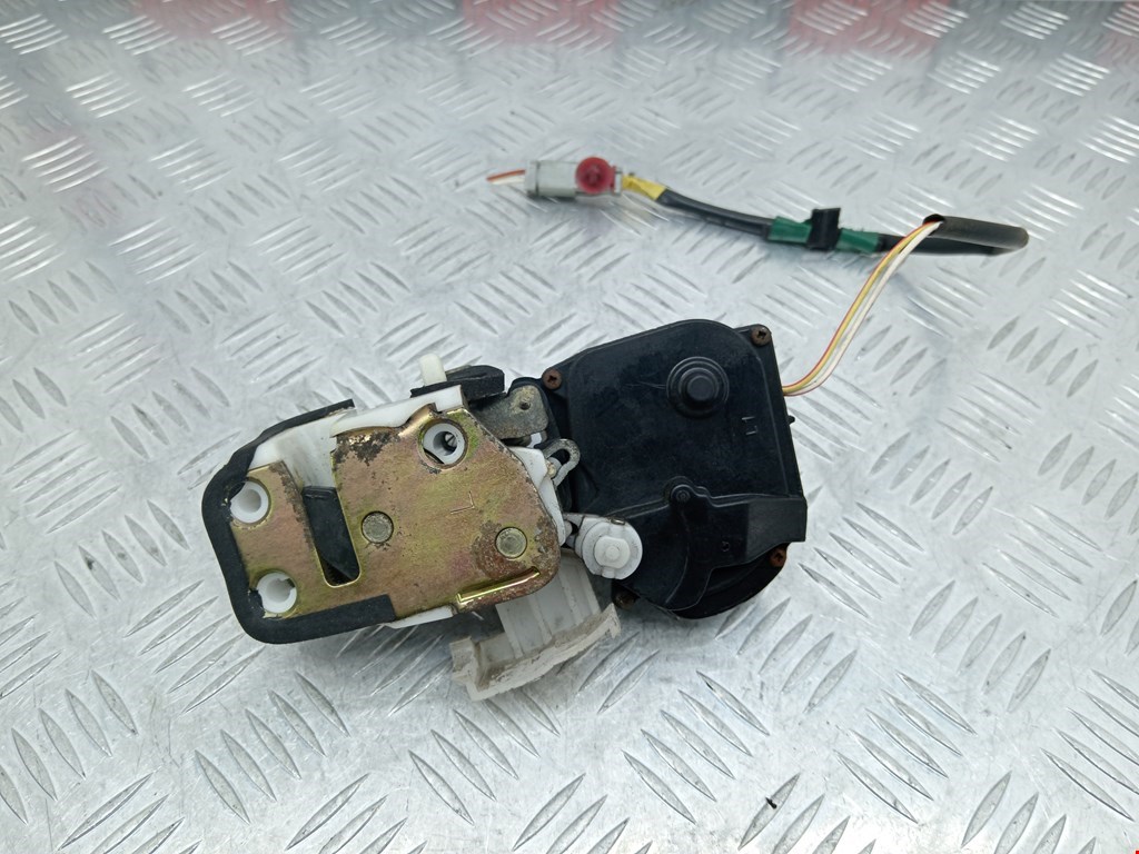 Замок двери задней левой HONDA Civic выбрать кузов 1995-2001