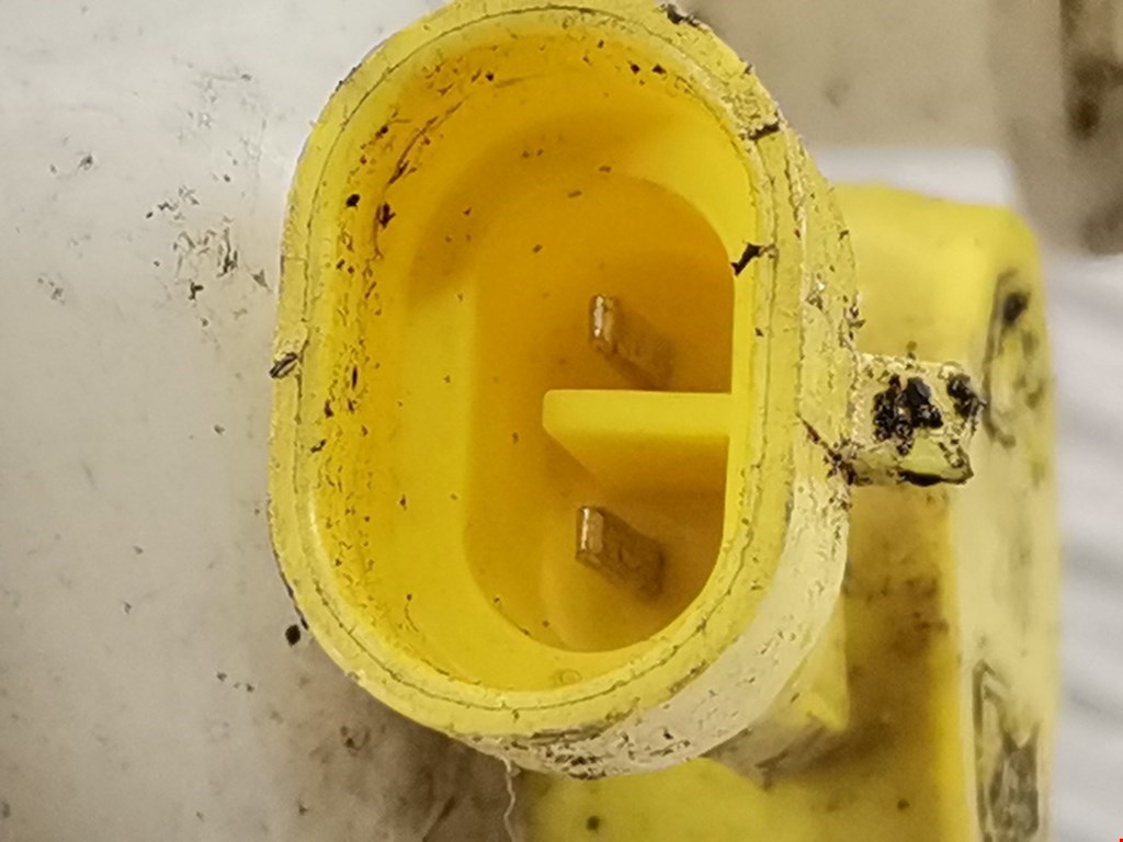 Бачок главного тормозного цилиндра FIAT Doblo 2 2009-2014