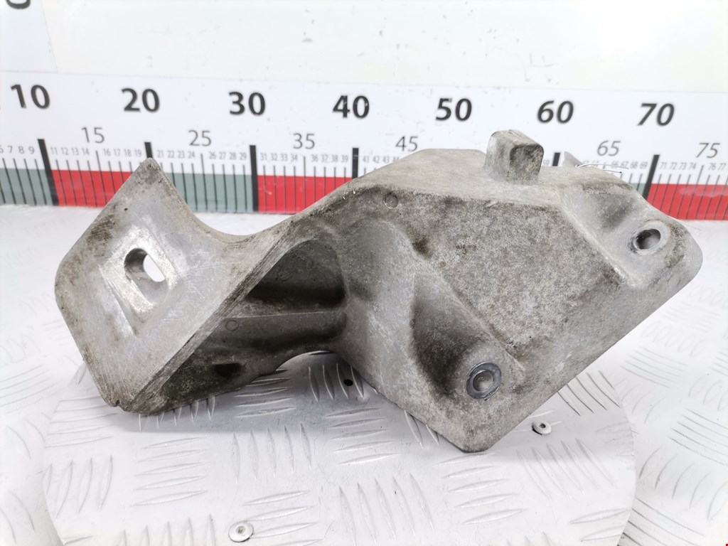 Кронштейн (крепление лапа) двигателя Land Rover Range Rover Sport 1 (2005-2013)