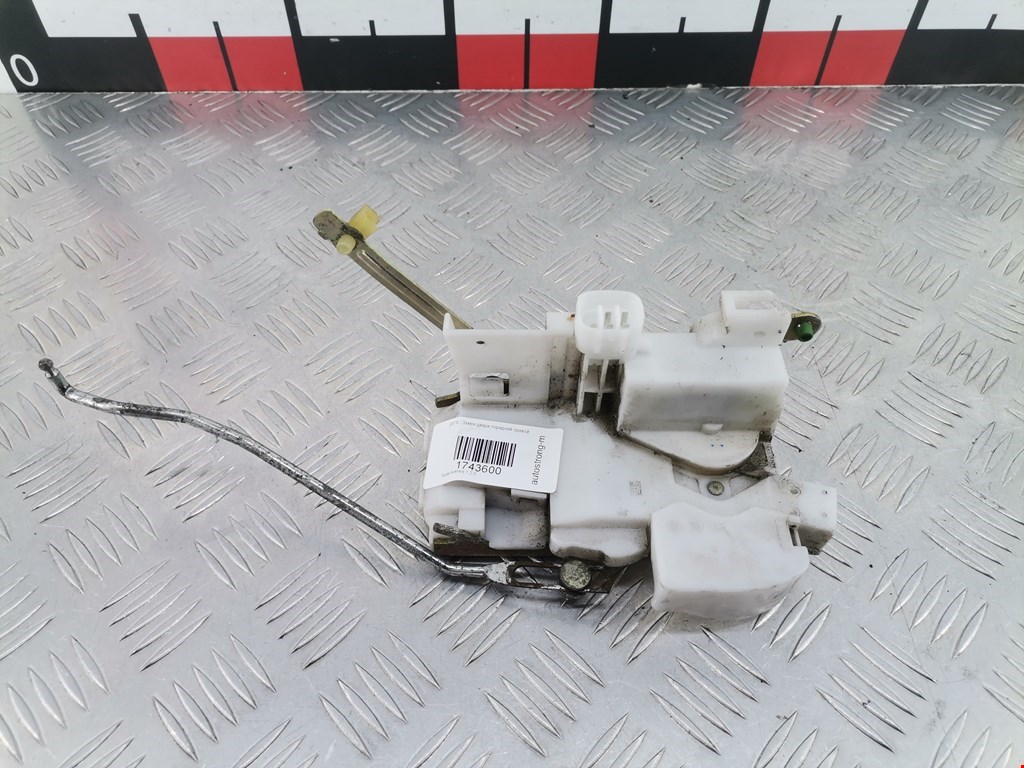 Замок двери передней правой TOYOTA Avensis 1997-2003