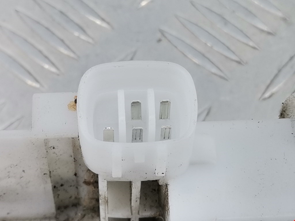 Замок двери передней правой TOYOTA Avensis 1997-2003