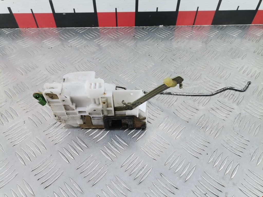 Замок двери передней правой TOYOTA Avensis 1997-2003