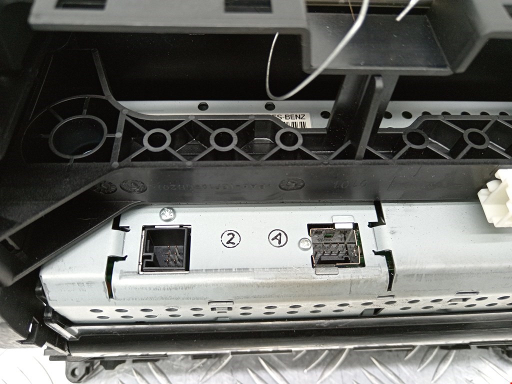 Дисплей информационный (компьютера) MERCEDES-BENZ C-Class C-klasse W204 2007-2015