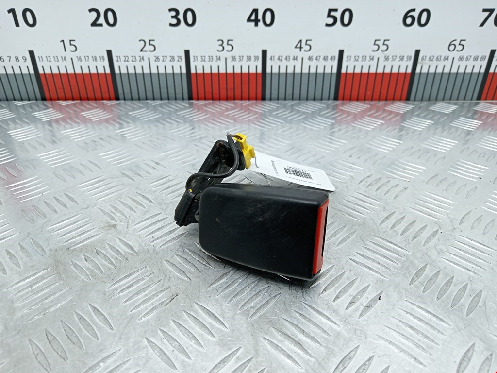 Замок ремня безопасности (преднатяжитель ремня безопасности) Mercedes C-Class (W204) (2006-2015)