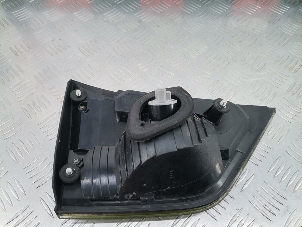 Фонарь задний внутренний правый MITSUBISHI Outlander XL 2006-2012