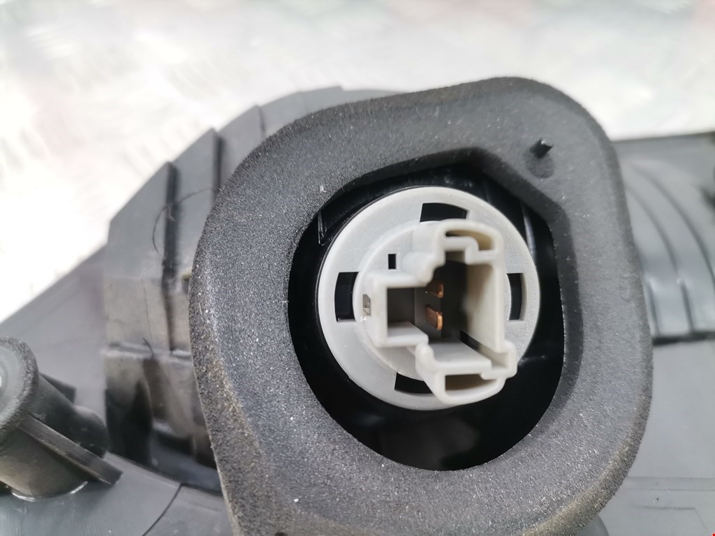 Фонарь задний внутренний правый MITSUBISHI Outlander XL 2006-2012